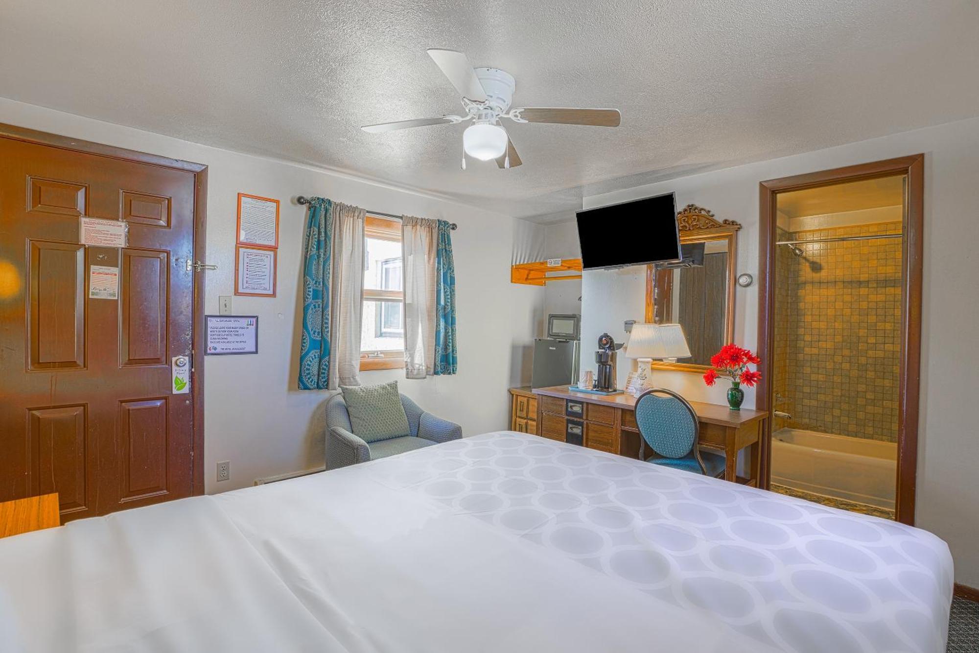 Love Hotels Silver Street By Oyo At Hurley Wi Exterior photo