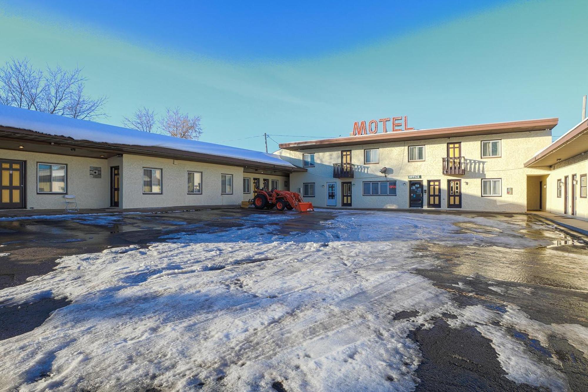 Love Hotels Silver Street By Oyo At Hurley Wi Exterior photo