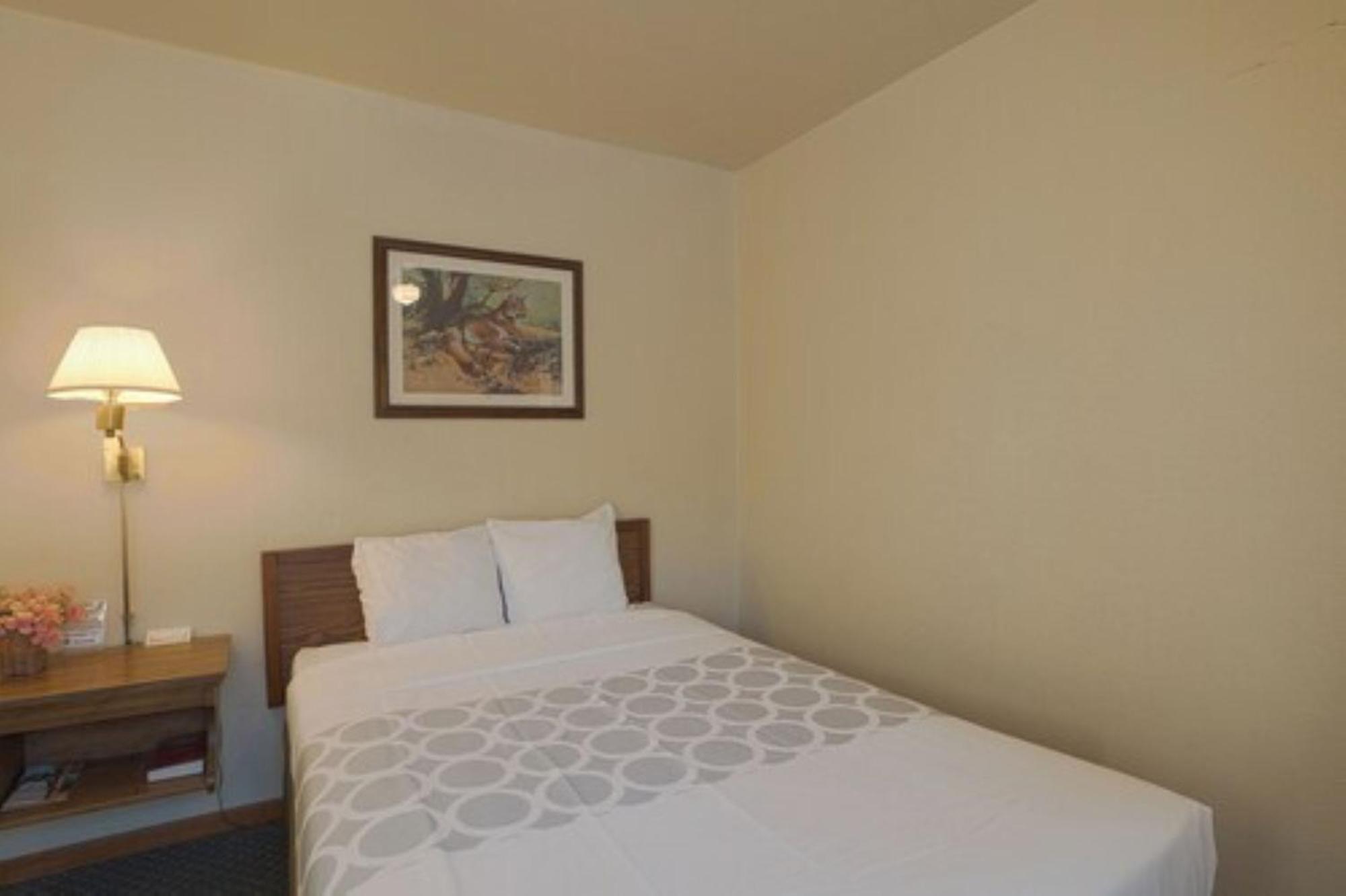 Love Hotels Silver Street By Oyo At Hurley Wi Exterior photo
