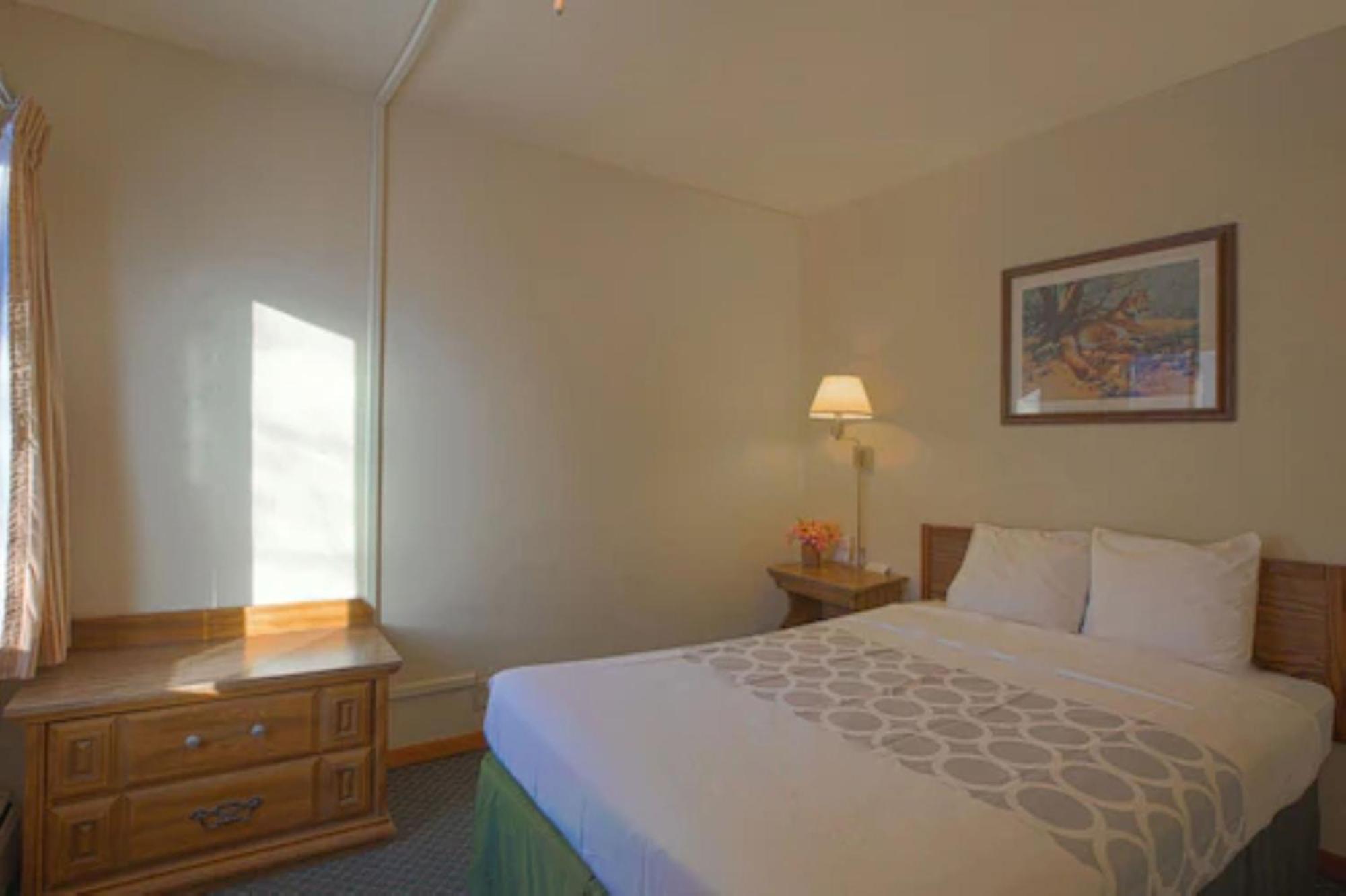 Love Hotels Silver Street By Oyo At Hurley Wi Exterior photo