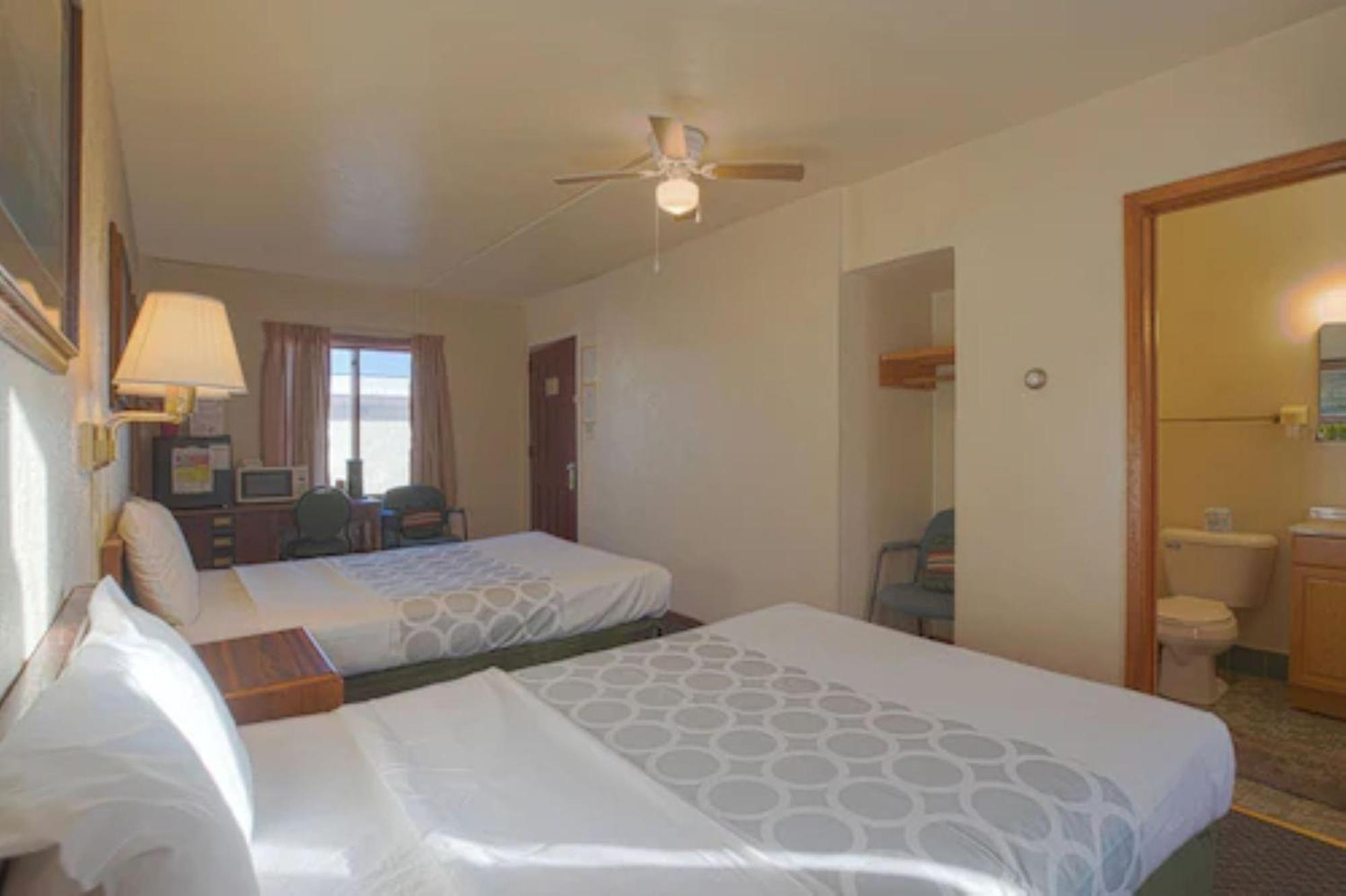 Love Hotels Silver Street By Oyo At Hurley Wi Exterior photo